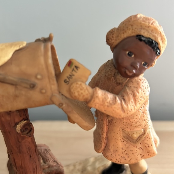 Vintage Martha Holcombe ‘Erin- Don’t Worry, Santa Won’t Forget Us’ figurine. - Picture 6 of 7